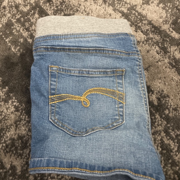 Shorts - Picture 3 of 4